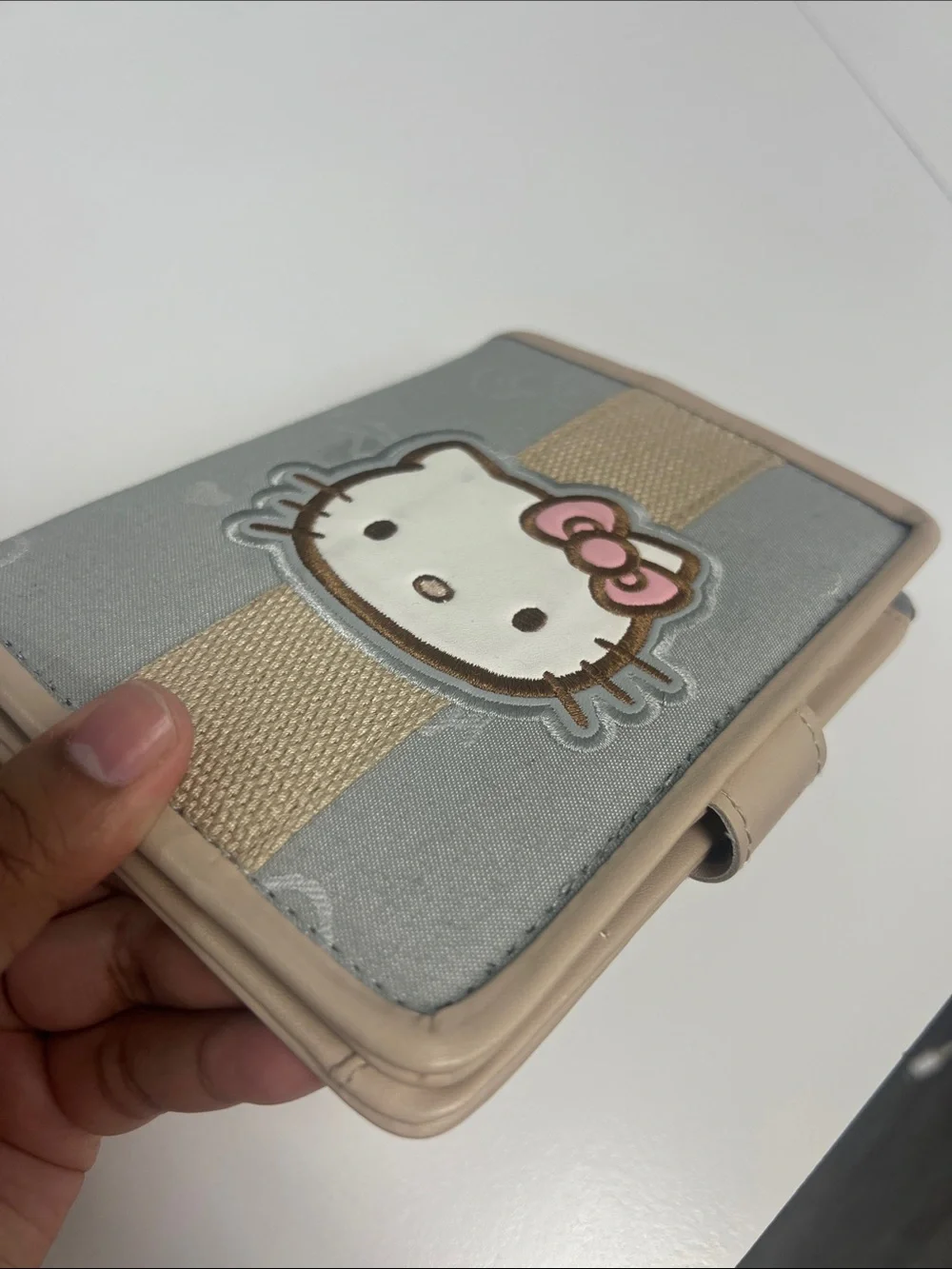 Hello Kitty compact hello